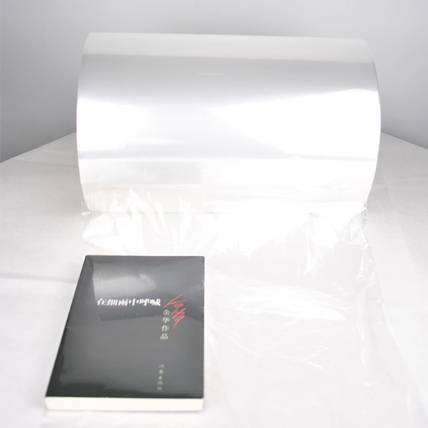 Blow Moulding 60 เกจ / 75 เกจ / 100 เกจโพลีโอเลฟินฟิล์มหดม้วนสำหรับนิตยสาร